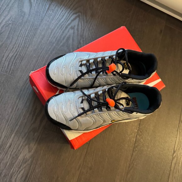 Nike Air Max Plus GS Metallic Silver Speed Yellow Size 5.5Y - Picture 3 of 12